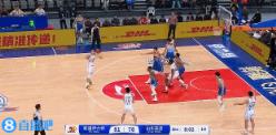 連續(xù)吃癟！克里斯先是籃下被李炎哲大帽&又被李炎哲生斷